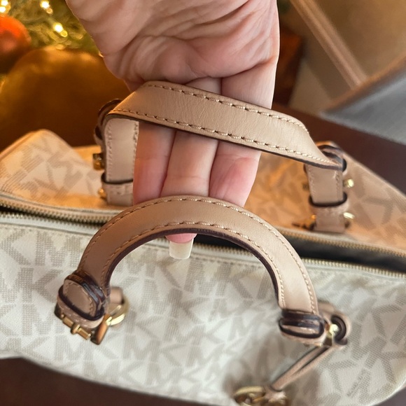 MKors - Picture 2 of 4